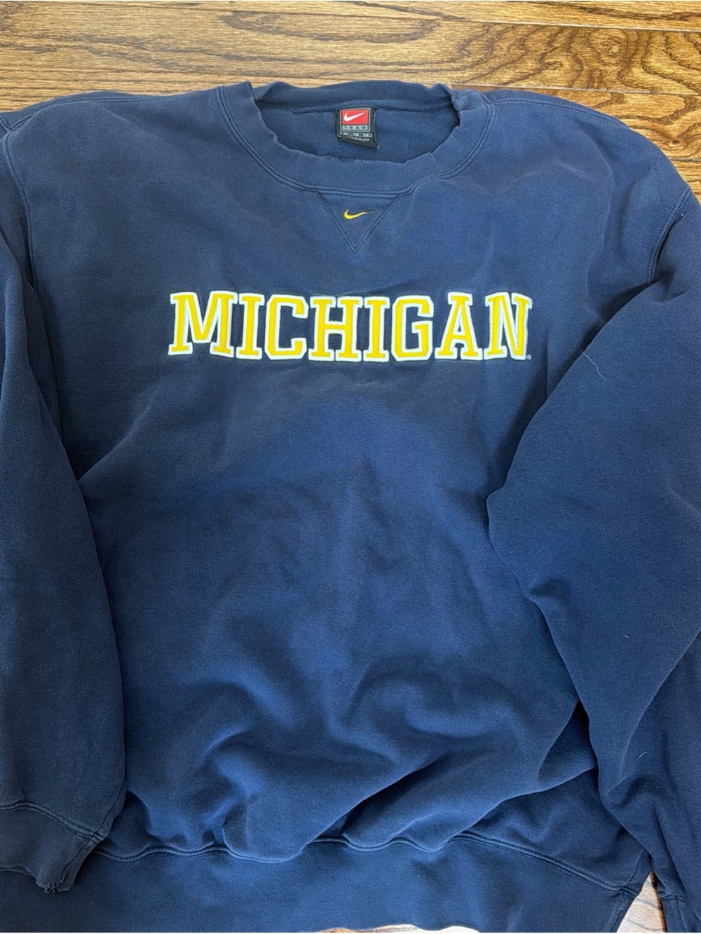 Nike Michigan Navy Crewneck Sweatshirt center swoosh red tag 90s y2K